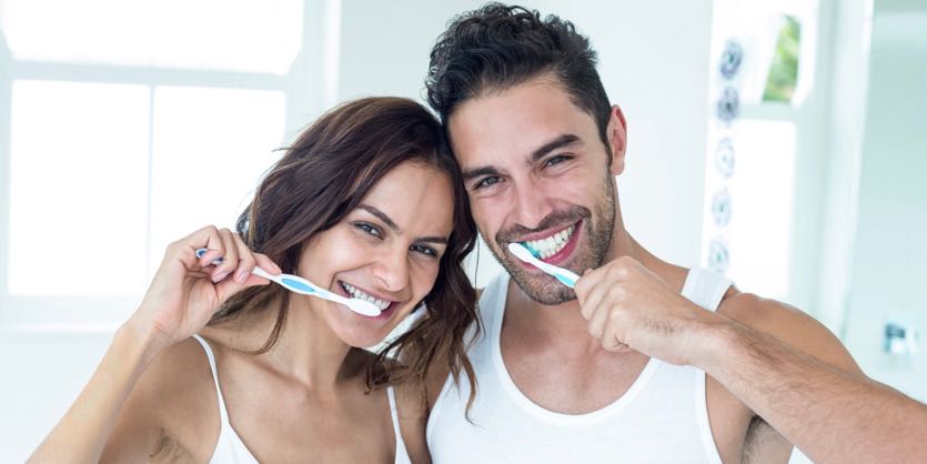 Couple-brushing-teeth-AdobeStock_107925902 687829